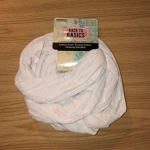 A white infinity scarf.